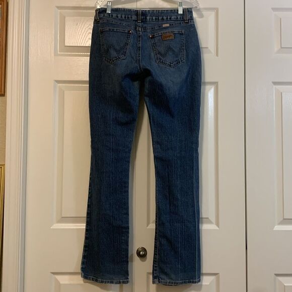 WRANGLER, premium patch, ladies size 9/10, 36 length, well loved - Picture 4 of 15